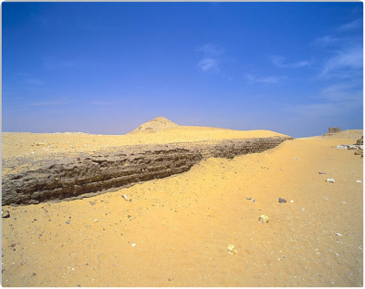 shepseskaf_south_perimeter_wall_640.jpg